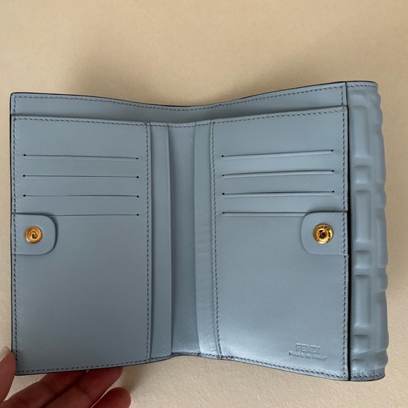 🔥RARE🔥 FENDI Medium Wallet - Picture 10 of 11